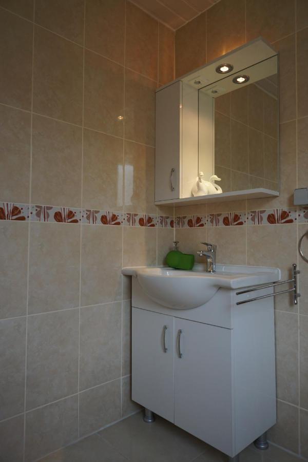 Flora Pansiyon Cirali Apartment Kemer Exterior photo